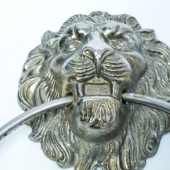 Vintage Pair of Lion Head Brass Door Knockers or Towel Holders - Picture 3 of 16